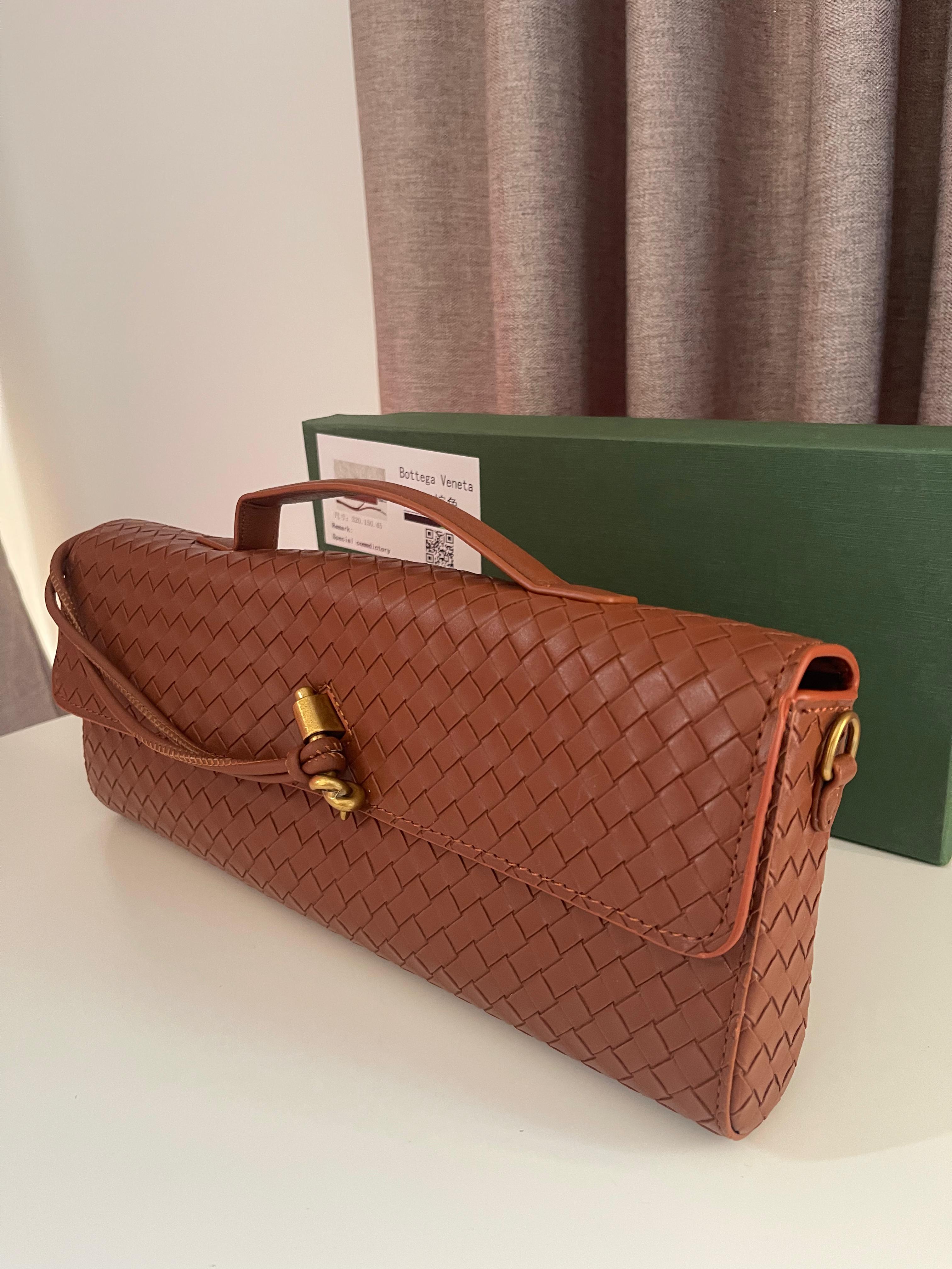 Bottega Veneta Andiamo Clutch