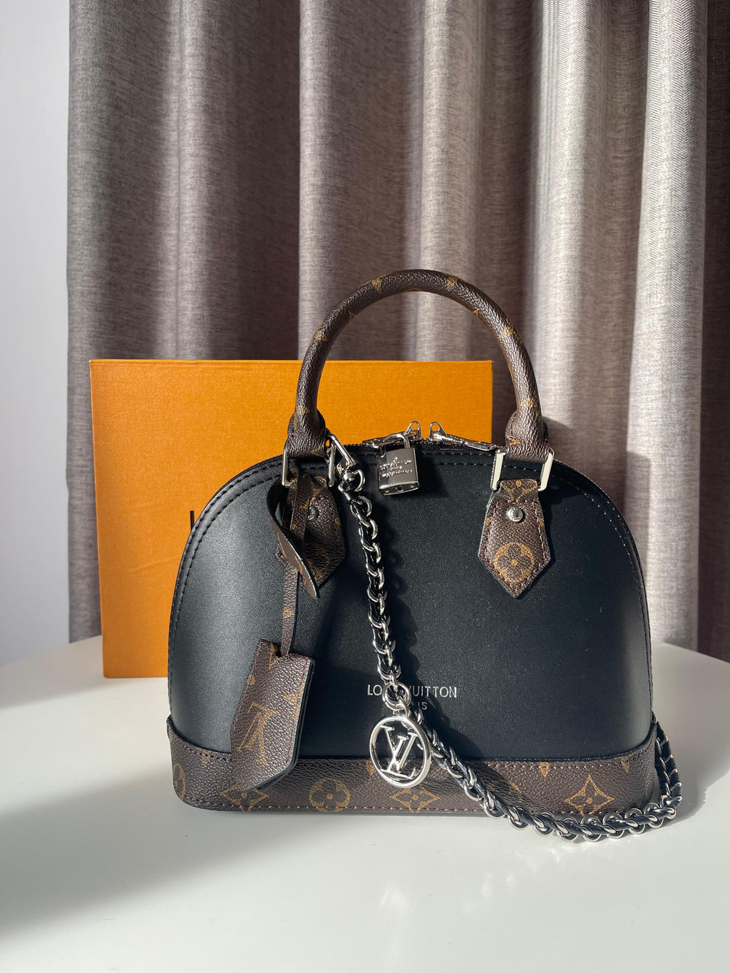 Louis Vuitton Alma Medium bag