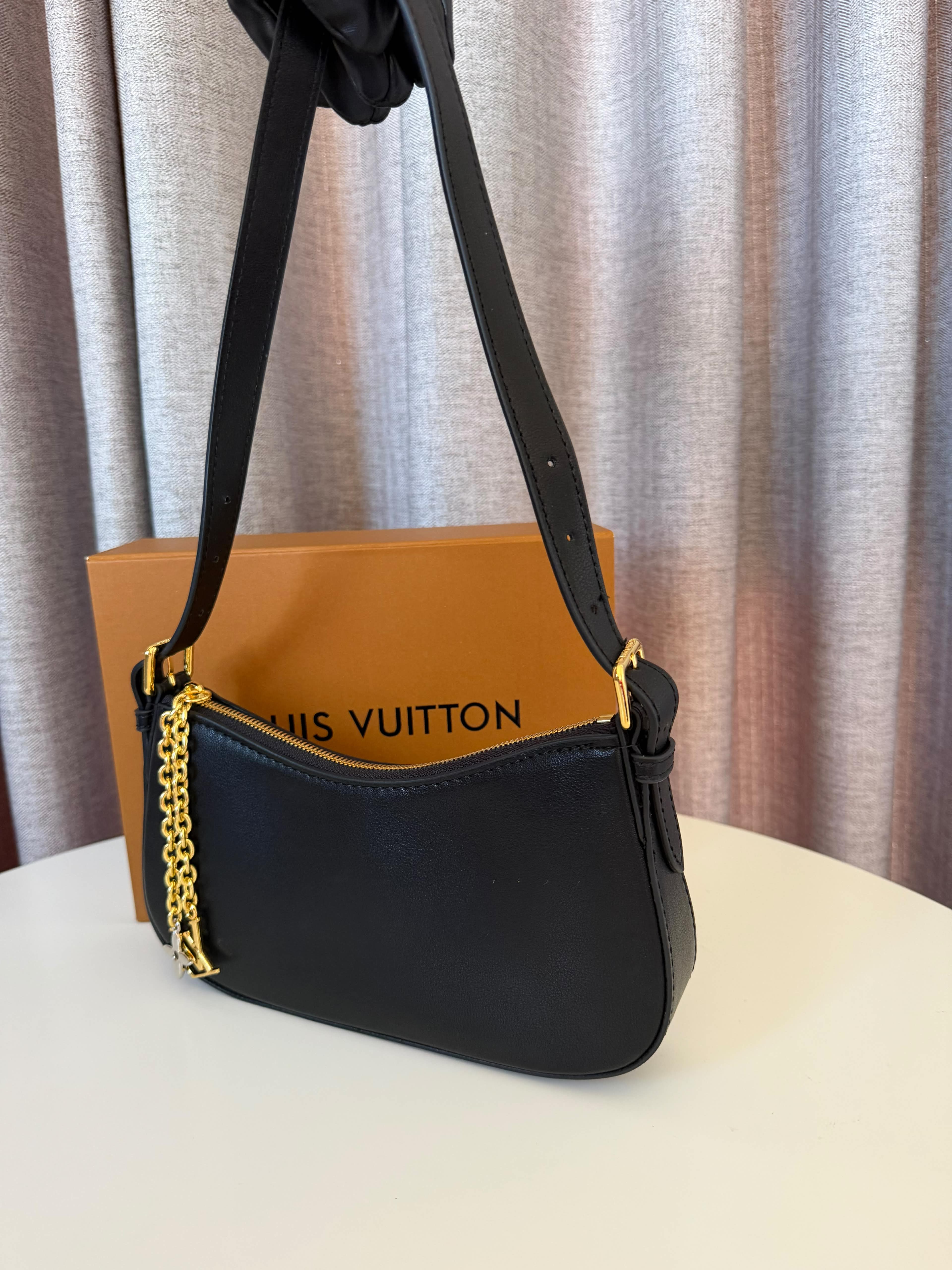 Louis Vuitton Shoulder bag