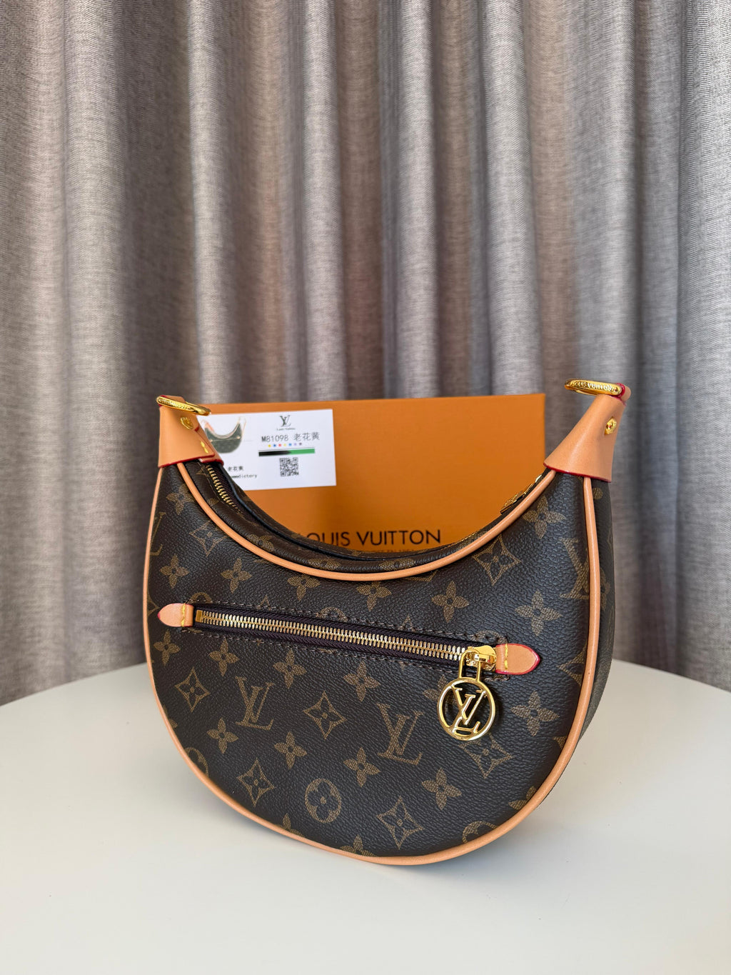 Louis Vuitton Medium Loop bag
