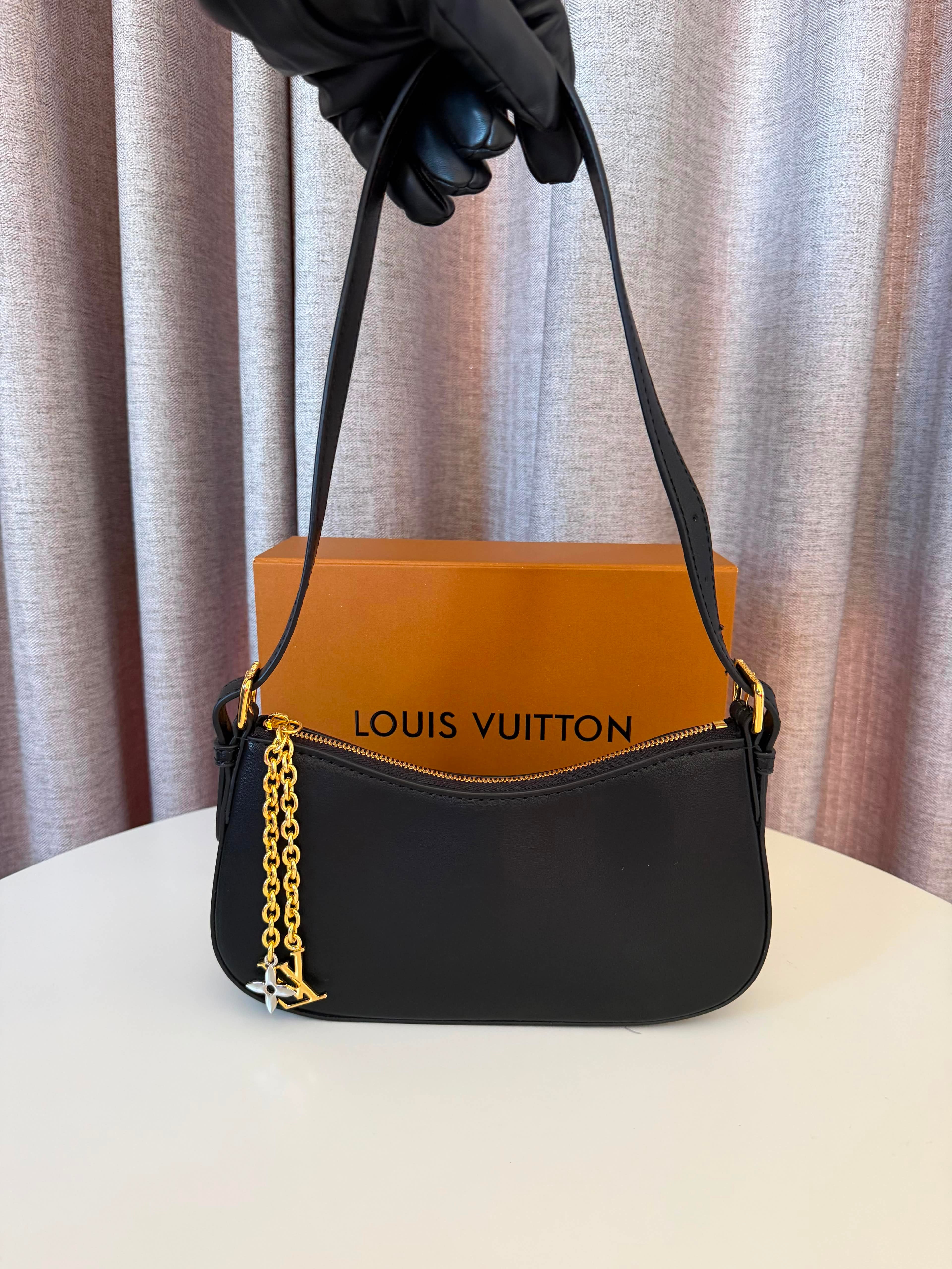 Louis Vuitton Shoulder bag