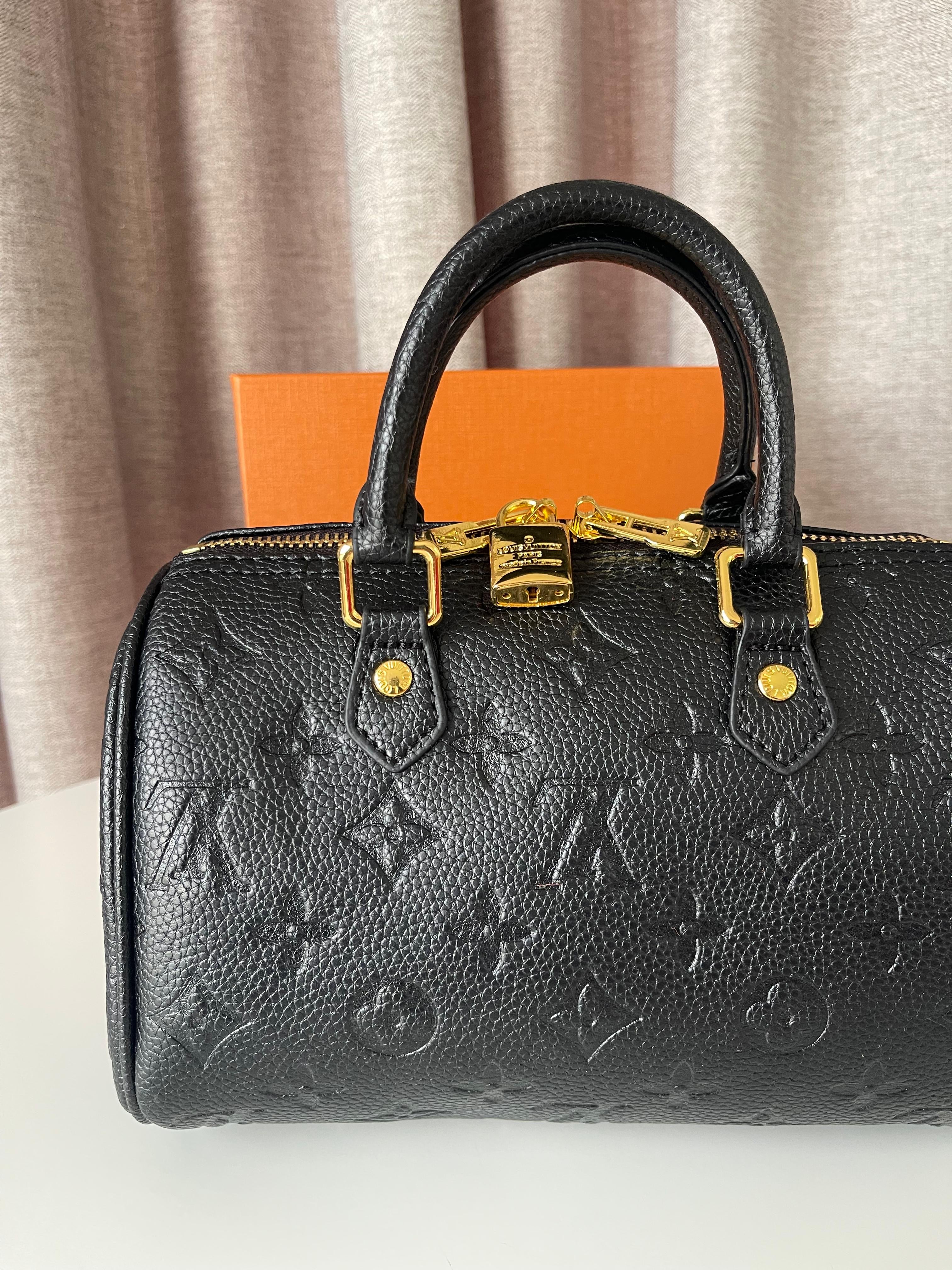 Louis Vuitton Medium Speedy bag