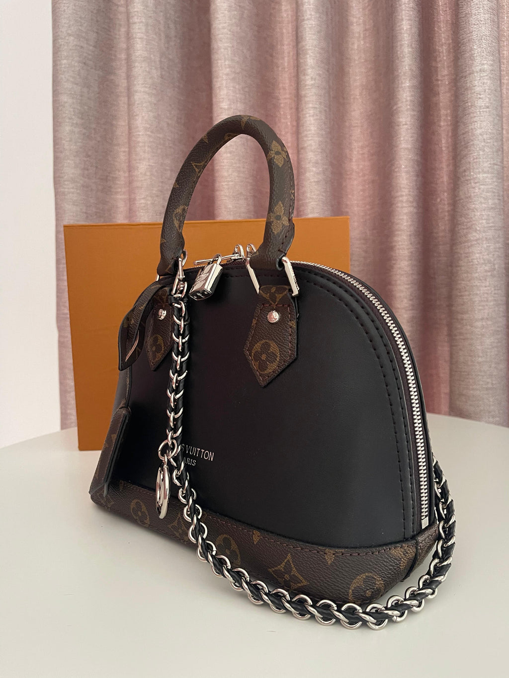 Louis Vuitton Alma Medium bag