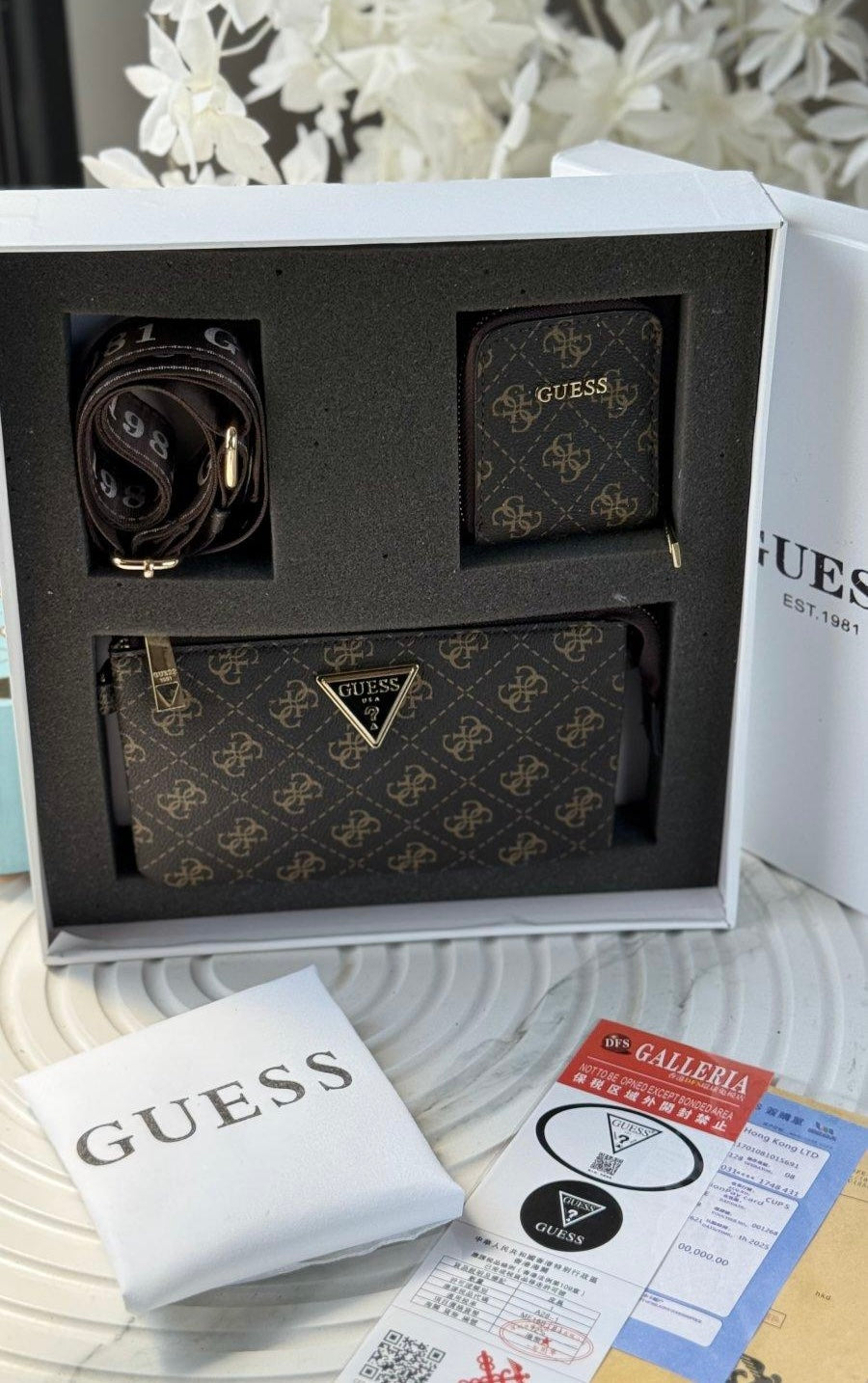 شنطة Guess