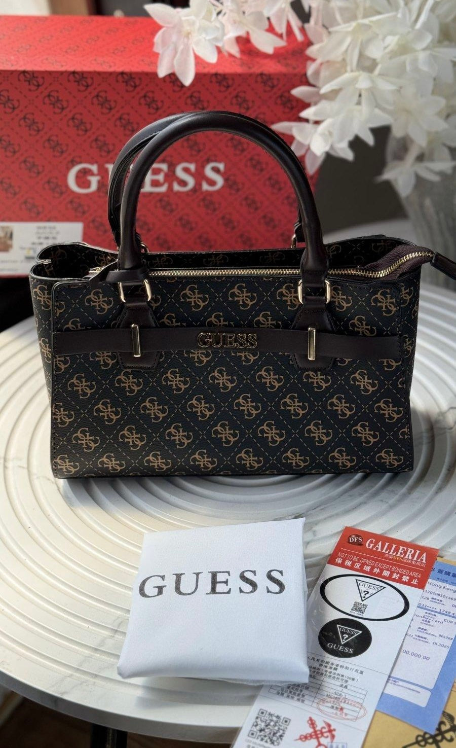 شنطة Guess