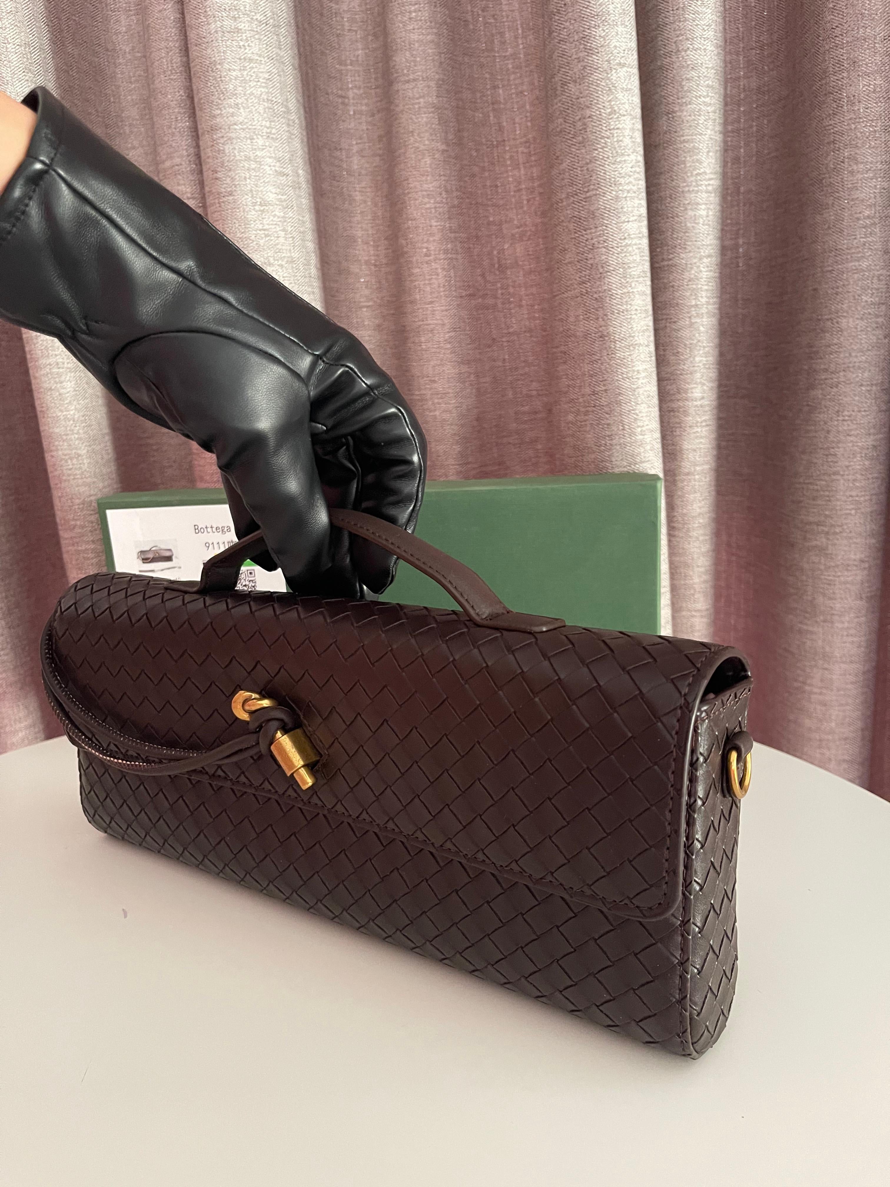 Bottega Veneta Andiamo Clutch