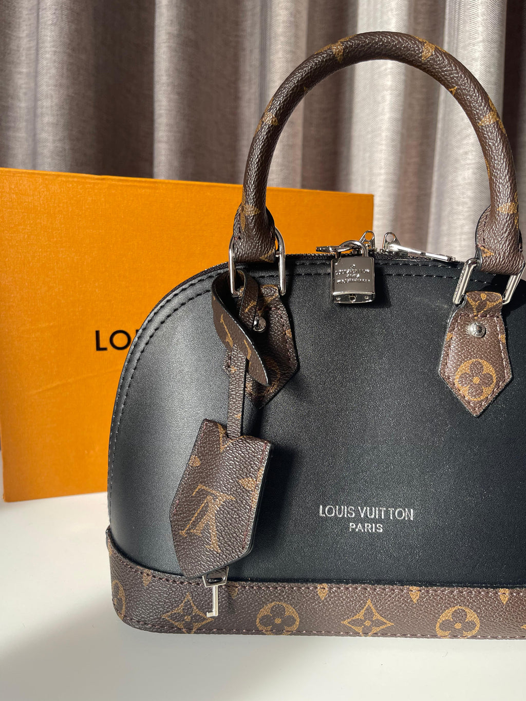 Louis Vuitton Alma Medium bag
