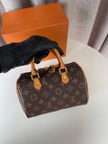 Louis Vuitton Medium Speedy bag