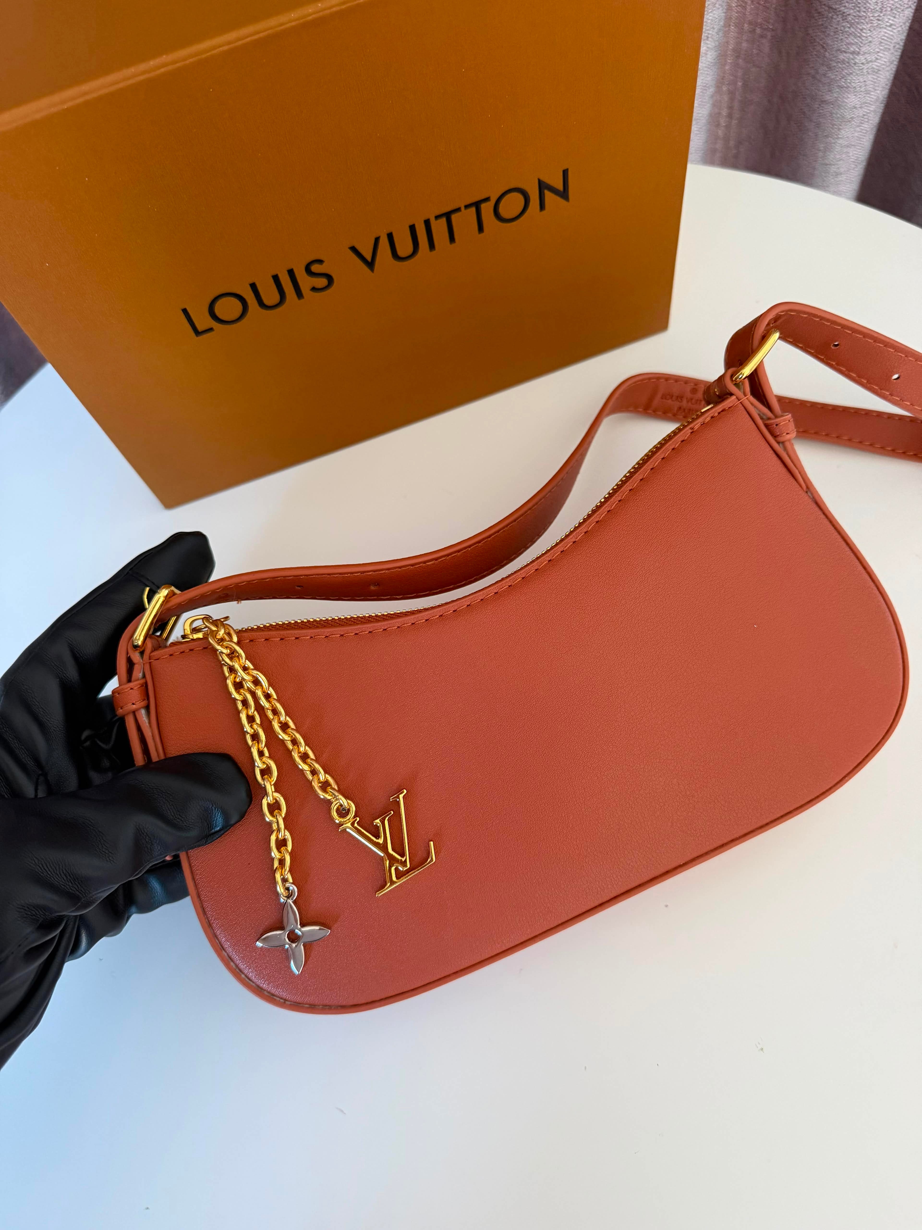 Louis Vuitton Shoulder bag