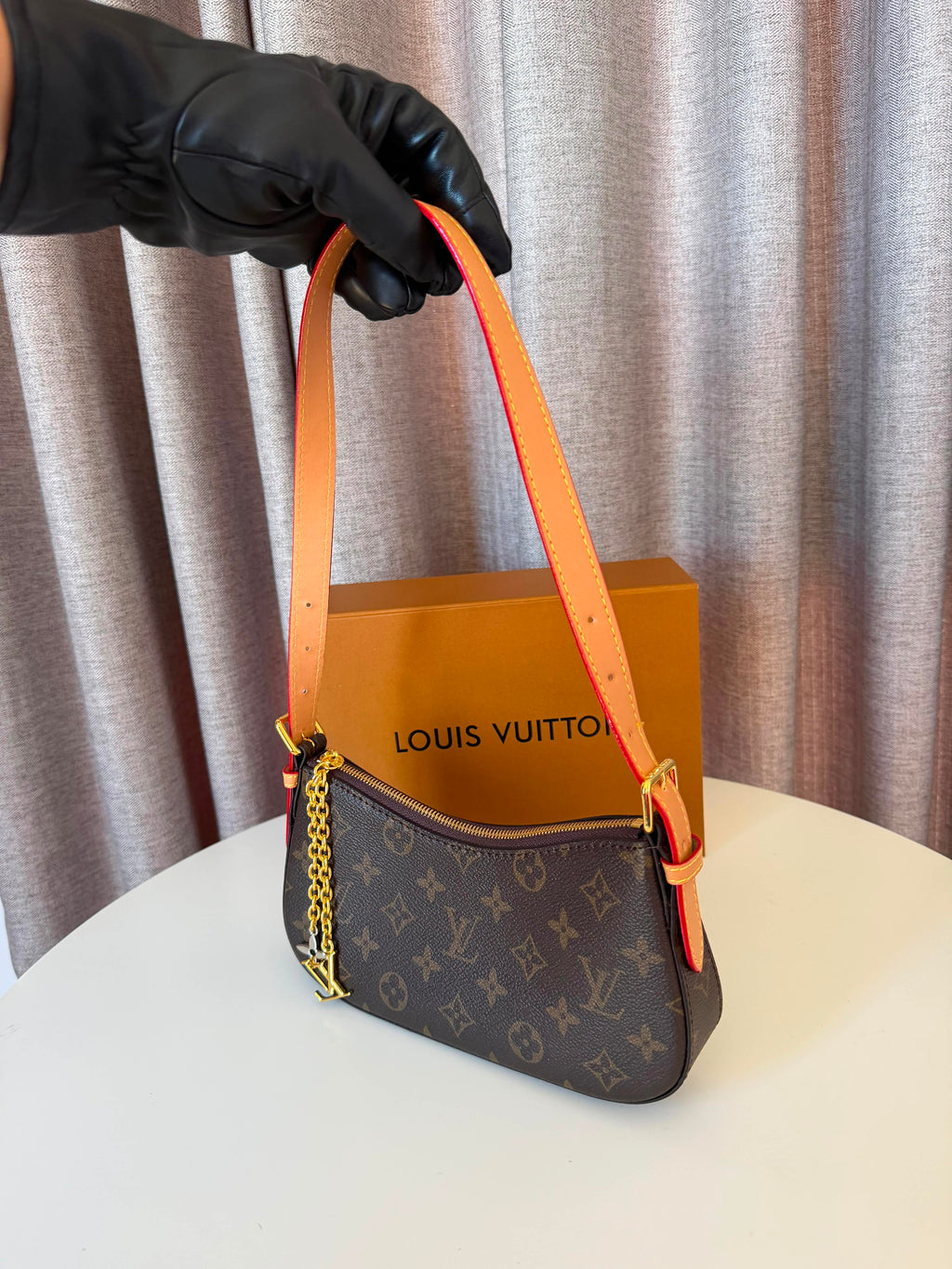 Louis Vuitton Shoulder bag
