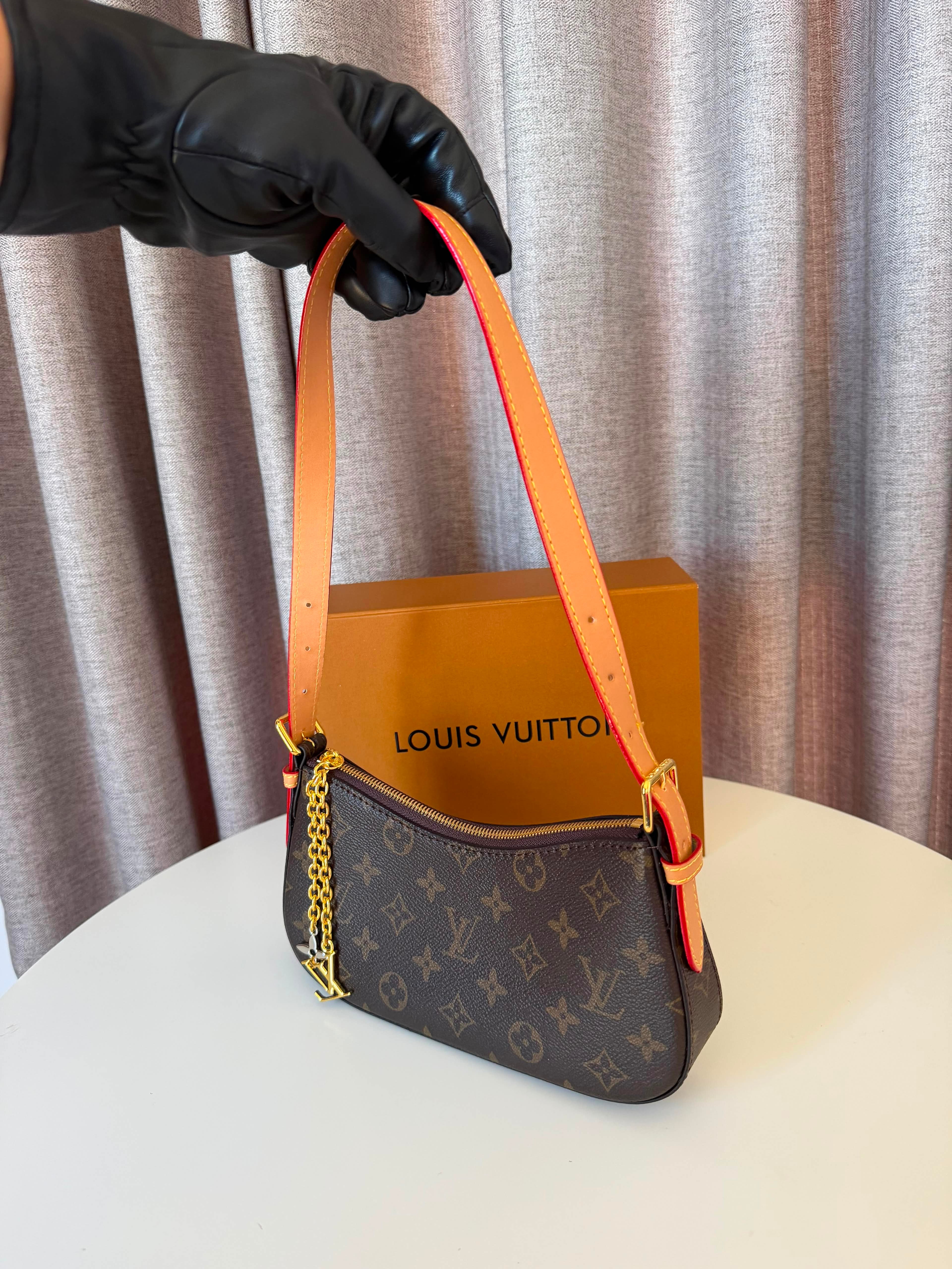 Louis Vuitton Shoulder bag