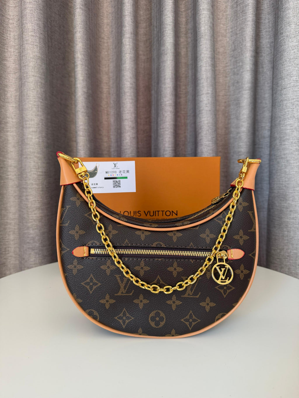 Louis Vuitton Medium Loop bag