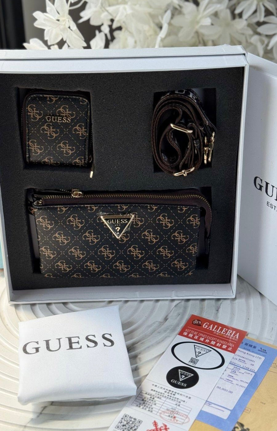شنطة Guess