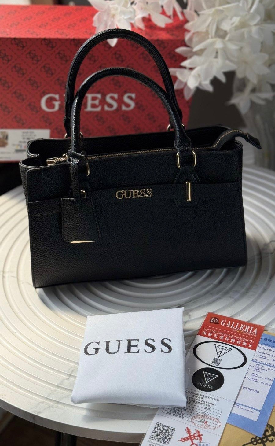 شنطة Guess