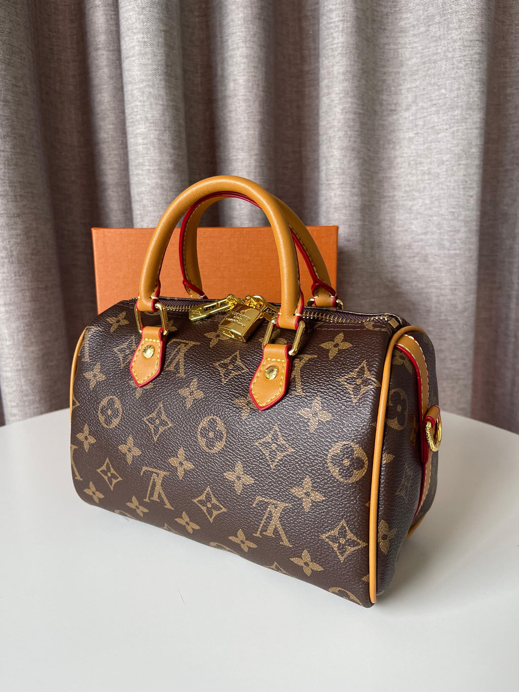 Louis Vuitton Medium Speedy bag