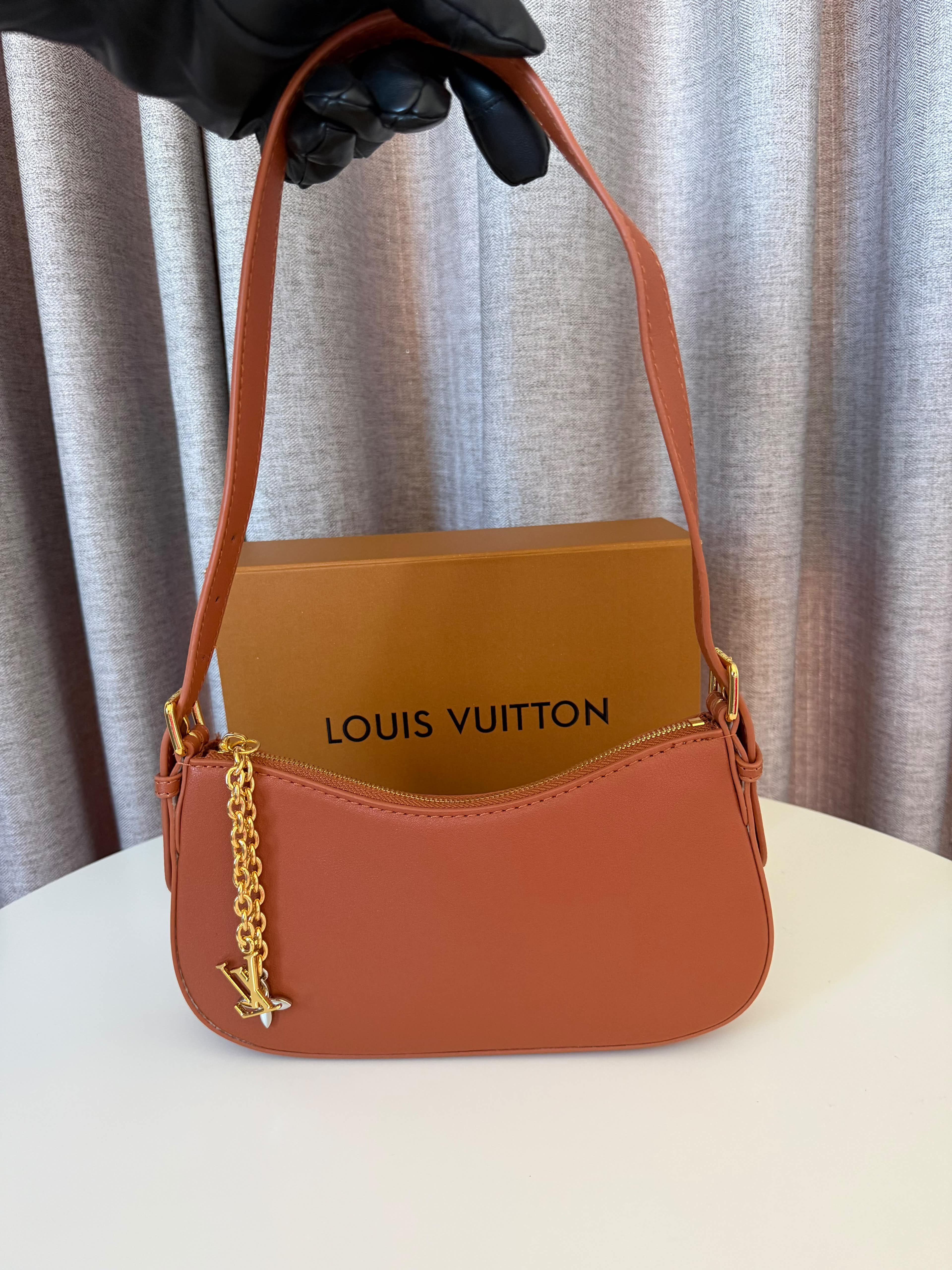 Louis Vuitton Shoulder bag