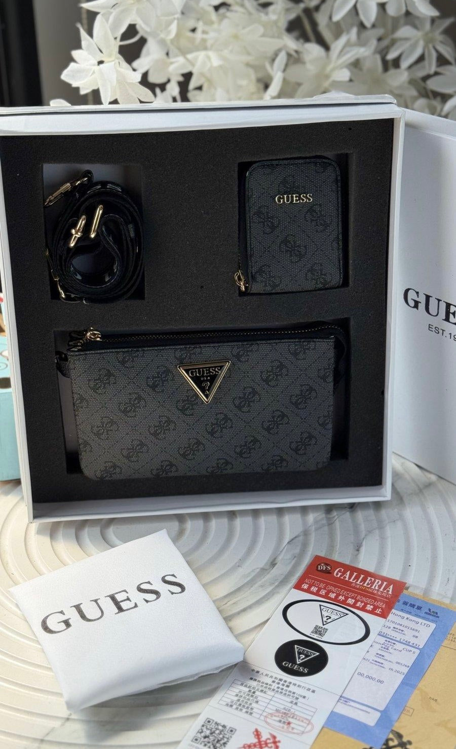 شنطة Guess