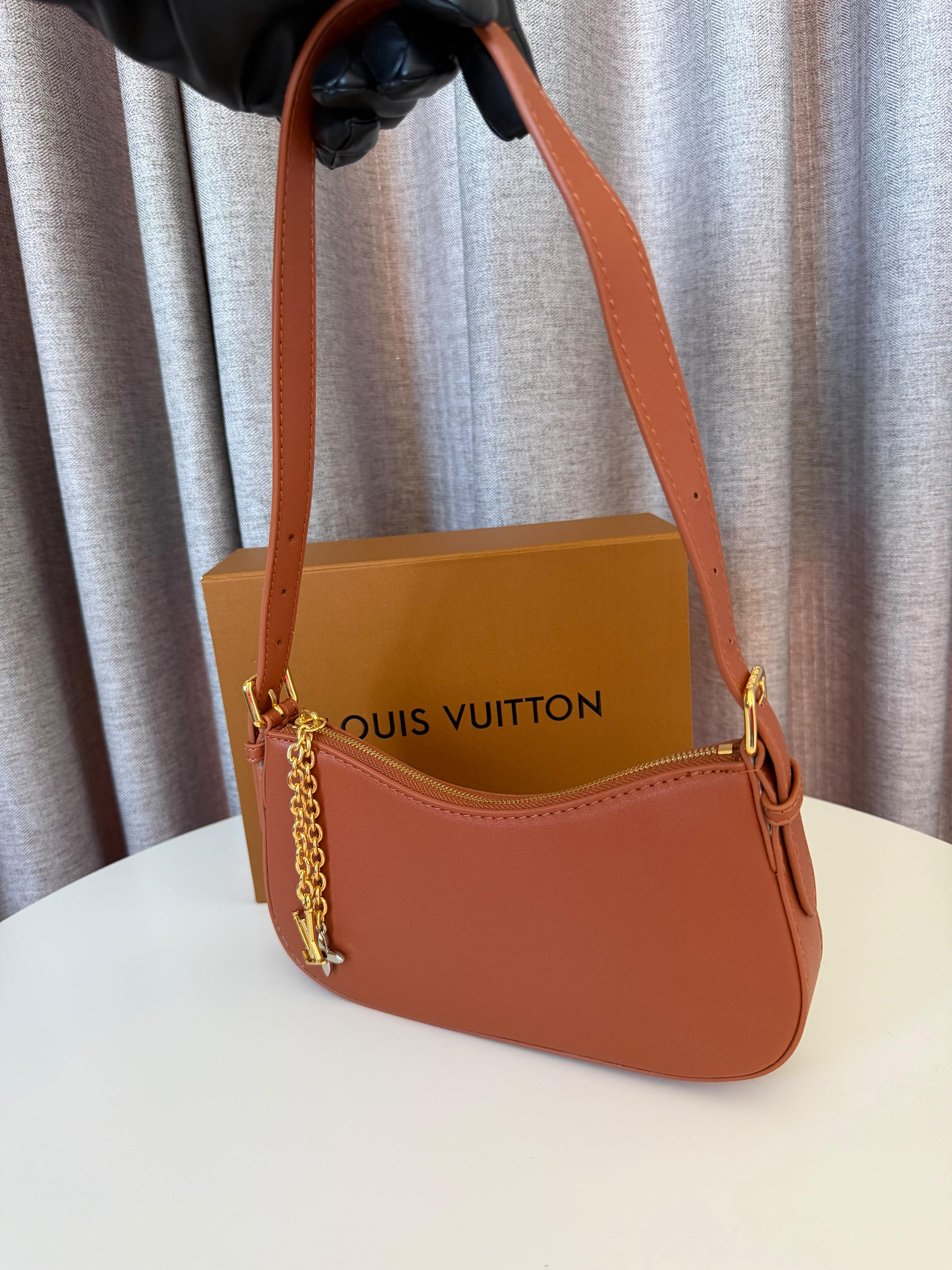 Louis Vuitton Shoulder bag